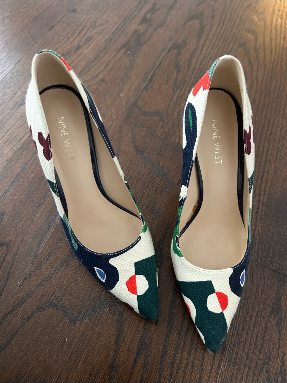 Nine West Cream Pointed-Toe Pumps with Multicolor Abstract Print
